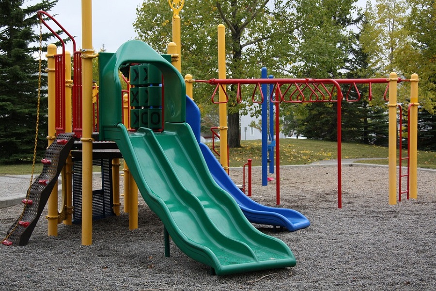 В Кирсанове детские игровые площадки не отвечают требованиям безопасности
