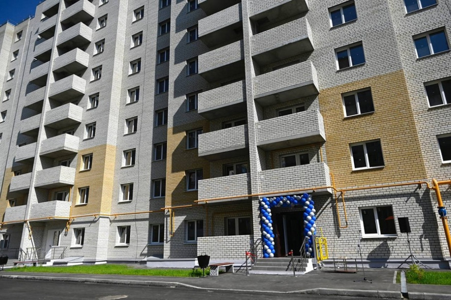 В Тамбове обманутым дольщикам долгостроя на Кавказской вручили ключи от квартир