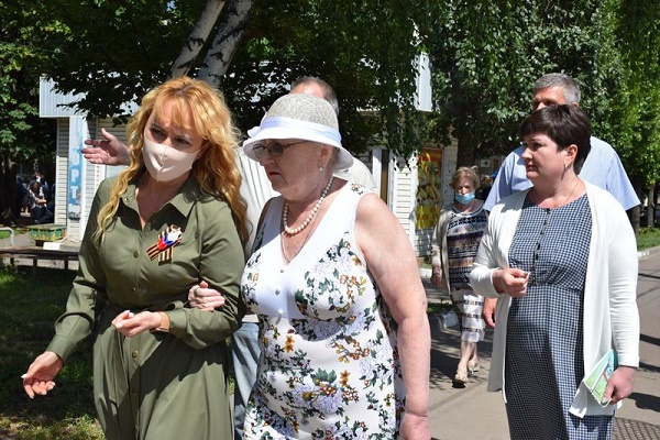 Глава Тамбова обсудила с жителями проблемную застройку на Чичканова 131 