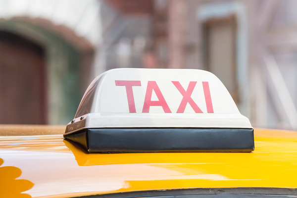 Тамбовчане, желающие работать таксистами, могут получить разрешение через портал госуслуг