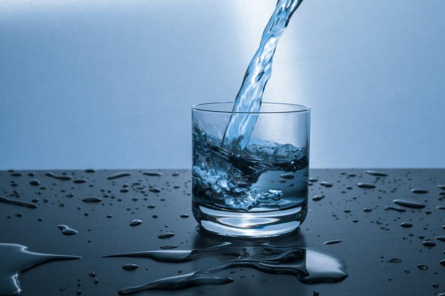 Диетолог рассказала, почему зимой необходимо пить столько же воды, сколько и летом
