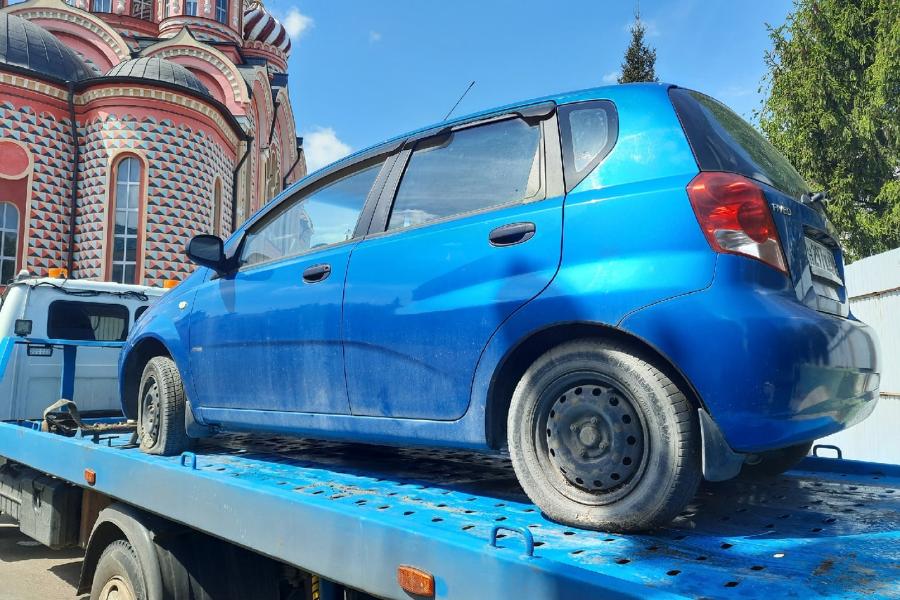 Россиянам назвали способ, как бесплатно забрать машину со штрафстоянки