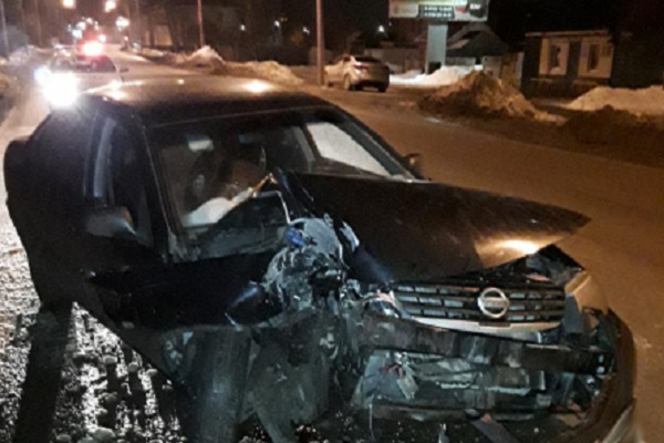В Тамбове водитель бросил разбитую машину с раненым пассажиром ﻿