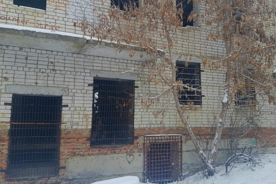 В Моршанске от соседства с аварийным зданием жилые квартиры приходят в негодность