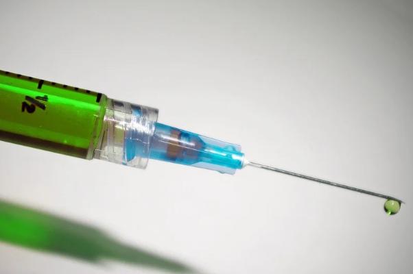 Массовая вакцинация от коронавируса должна стартовать уже в ноябре