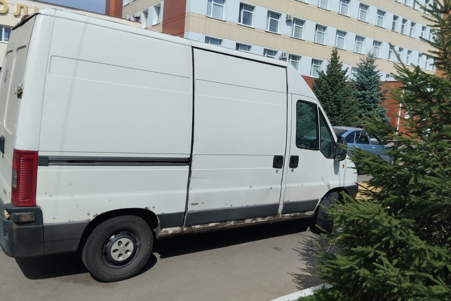 У предпринимателя из Пичаево за долги арестовали микроавтобус