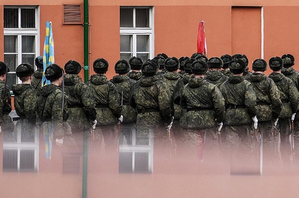 Коронавирус выявили у 874 российских военнослужащих