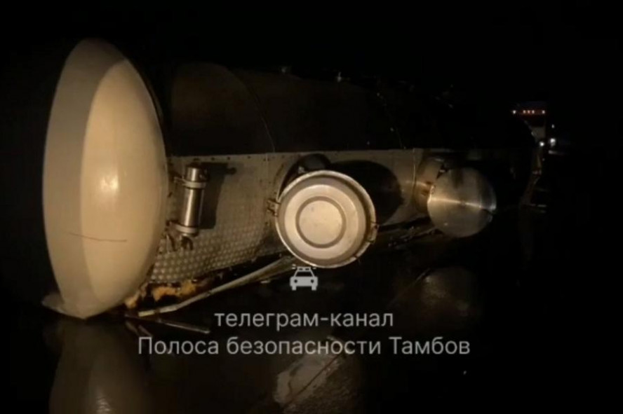 В Тамбовской области опрокинулась цистерна с подсолнечным маслом