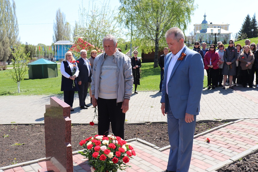 Коллектив управления Росреестра почтил память погибших в годы Великой Отечественной войны