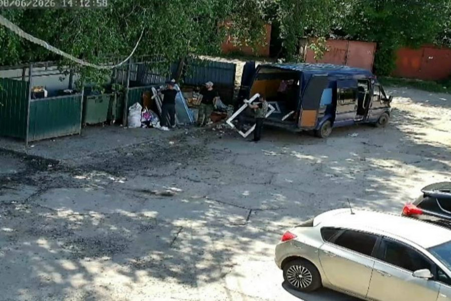 Тамбовчан штрафуют за складирование строительного мусора и шин на контейнерных площадках