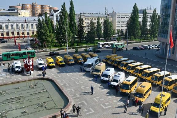 Автопарк Тамбовской области пополнили 20 школьных автобусов и 25 медицинских автомобилей 