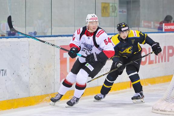 Хоккейный клуб "Тамбов" одержал победу в Пензе