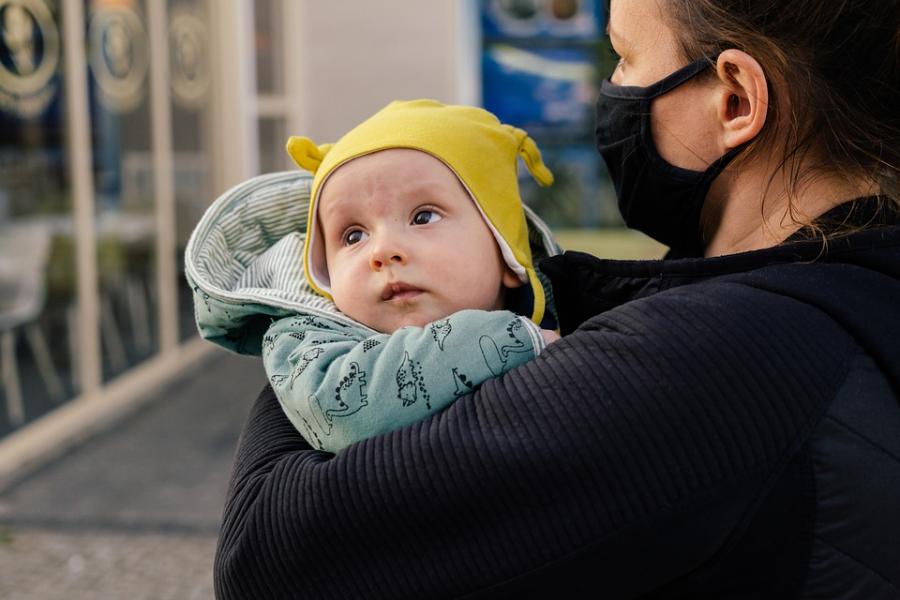 В России предложили ввести зарплату для матерей