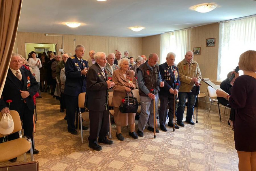 В Тамбове для ветеранов Великой Отечественной войны провели праздничную программу "Поклонимся великим тем годам"