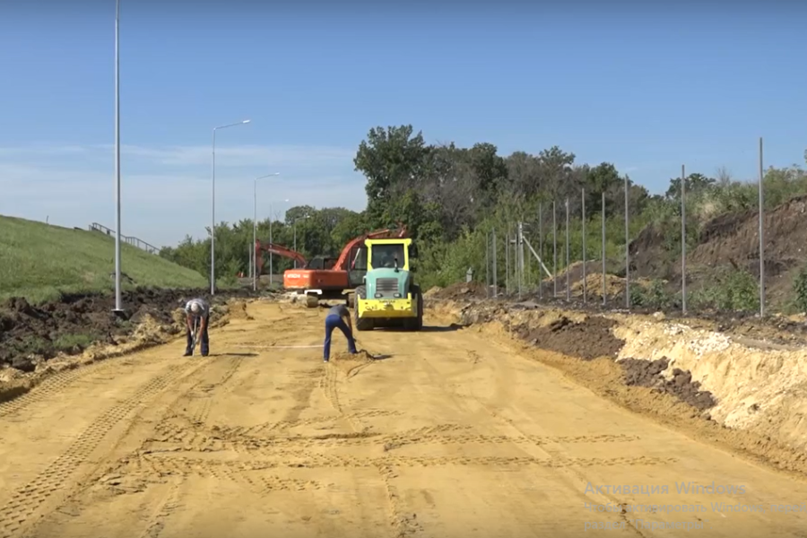 Началось строительство подъездной дороги к станции в Радужном