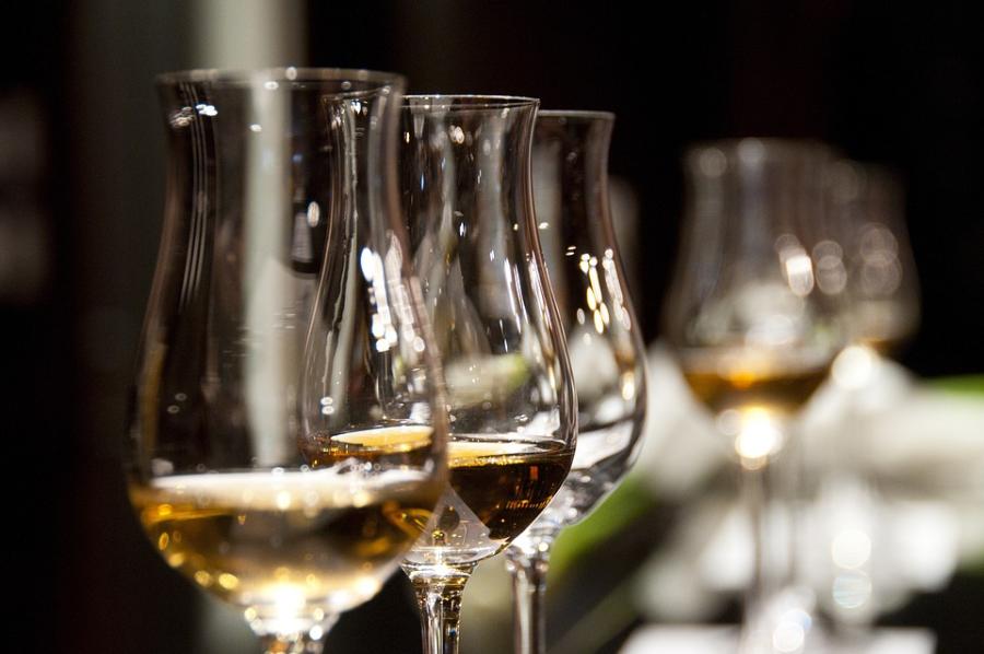 Повышение возраста продажи алкоголя поддержали в Минздраве