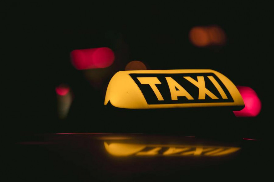 Водителям с неоплаченными штрафами запретят работать в такси