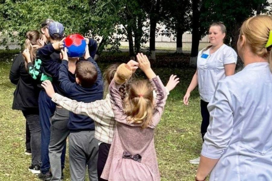 Юные рассказовцы с задержкой речевого развития делают специальную зарядку