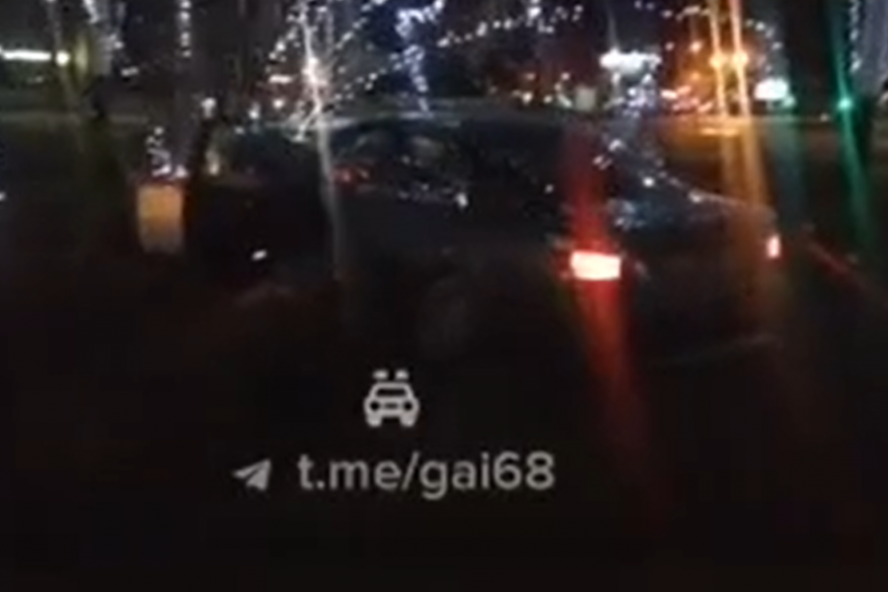 Водитель заплатит за повреждённую новогоднюю инсталляцию на севере Тамбова