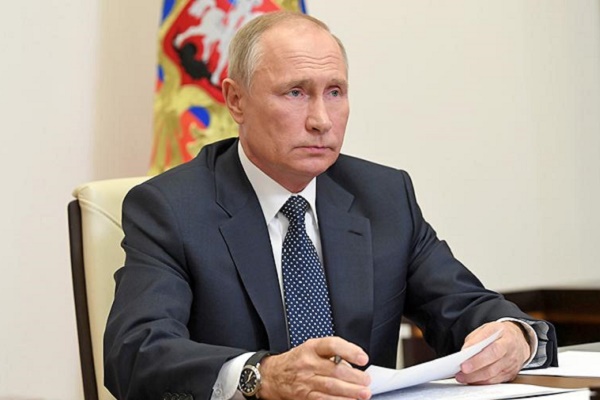 Владимир Путин продлил действие контрсанкций