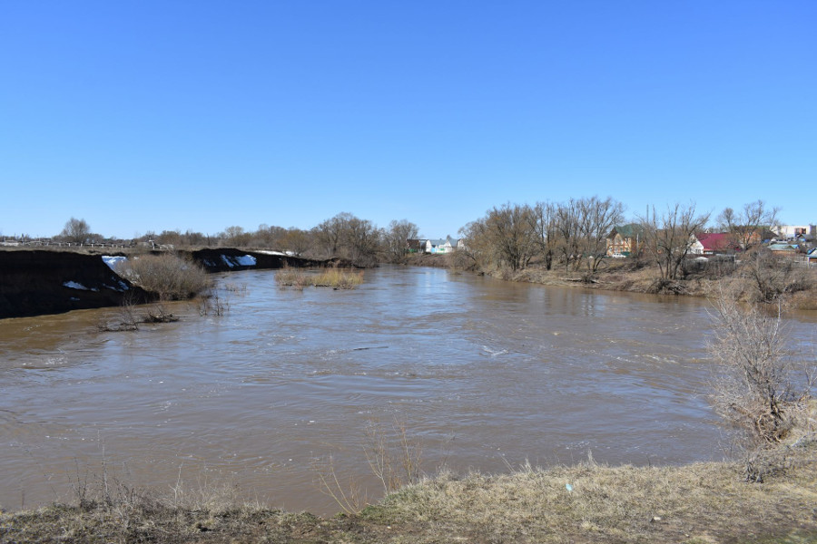 За сутки на реке Большой Ломовис заметно снизился уровень воды