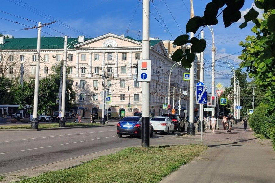 Итоги дня: умер Борис Ольшанский, продажа площадки по производству разносолов, арт-объект с неваляшкой на въезде в Котовск