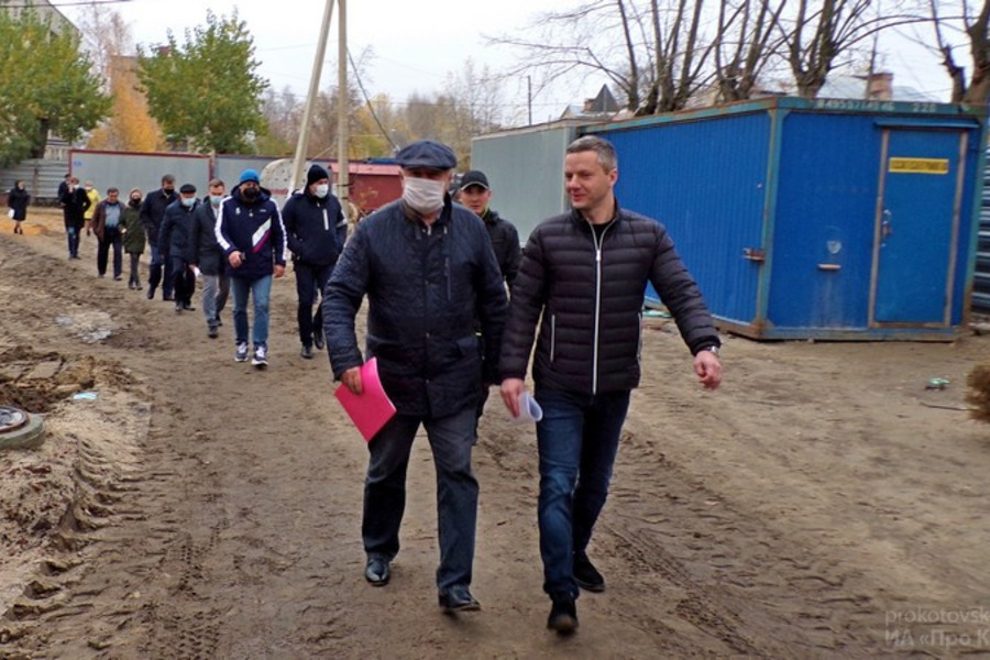 Вице-губернатор Арсен Габуев посетил строящуюся экотехношколу в Котовске 