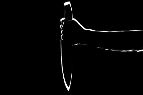 После пьяной ссоры житель Мичуринска начал угрожать ножом своему другу