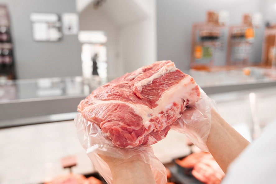 В России возобновили внеплановые проверки мяса из-за чумы свиней