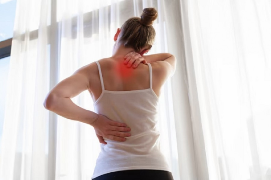 Невролог назвала причины болей в шее и спине после пробуждения