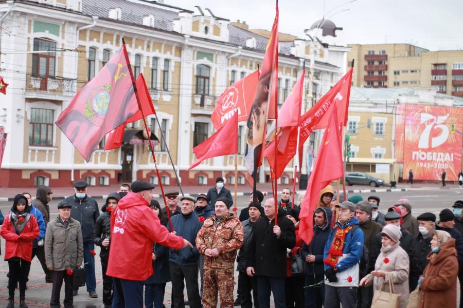 Тамбовские коммунисты отпраздновали годовщину Октябрьской революции