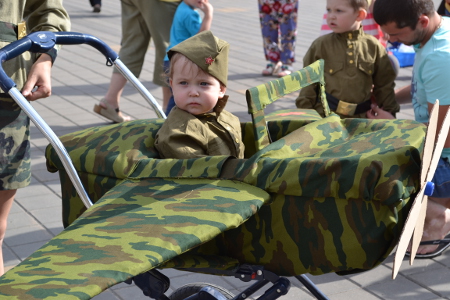 В Тамбове прошел парад колясок "Победа глазами детей"