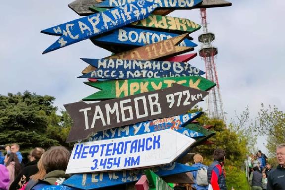 На горе Машук развернули российский триколор и флаг Тамбовской области