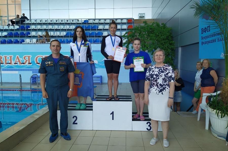 Тамбовчане завоевали две медали на соревнованиях по плаванию среди сотрудников МЧС
