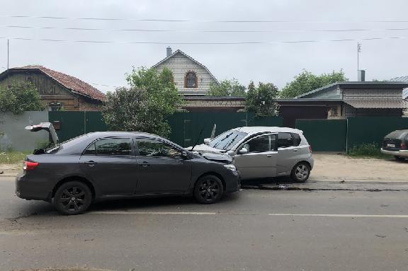 В Тамбовской области лоб в лоб столкнулись "Toyota" и "Chevrolet"