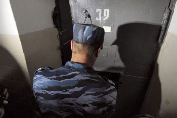 В Тамбовской области сотрудник УФСИН пытался доставить наркотики заключенным 