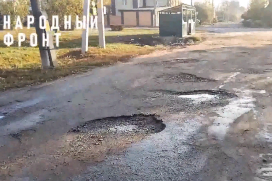 Тамбовчане жалуются на "убитую" дорогу, расположенную в самом центре города