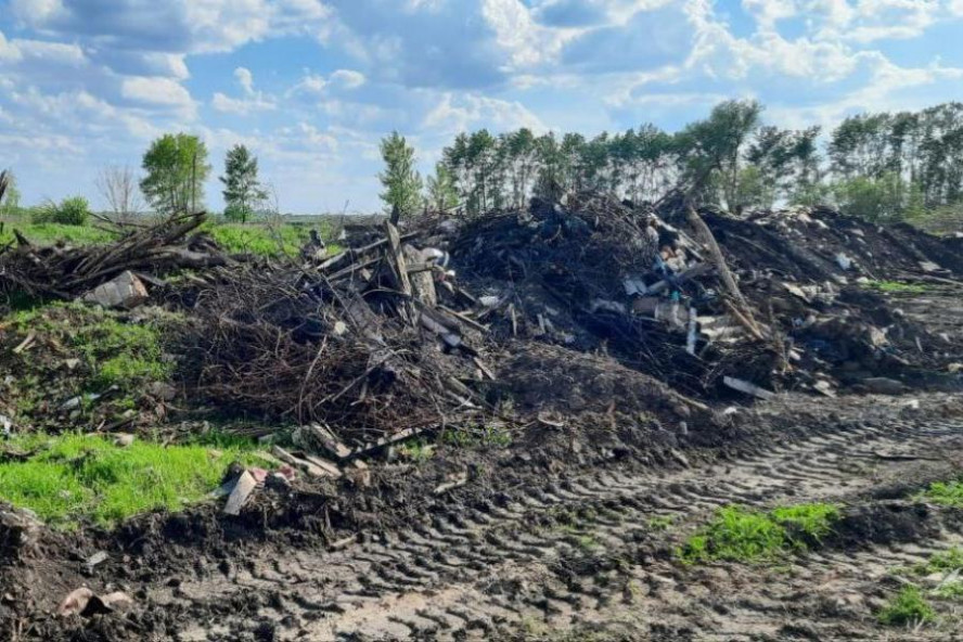 Прокуратура требует ликвидировать свалку мусора на землях сельхозназначения в Токарёвском районе