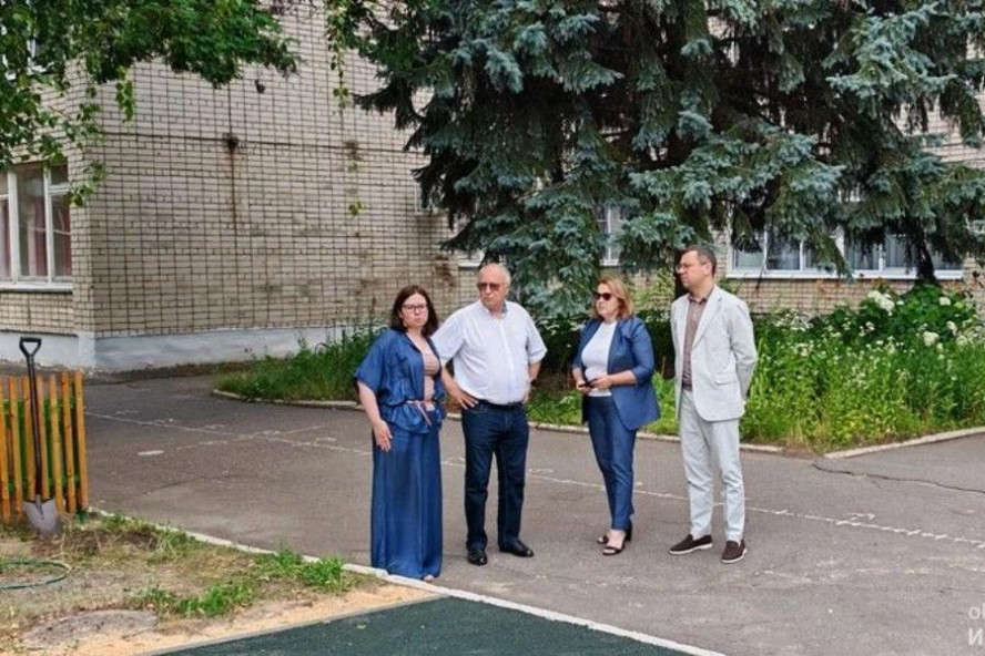 Депутат облдумы Павел Моисеев оценил ход работ на социальных объектах в Котовске