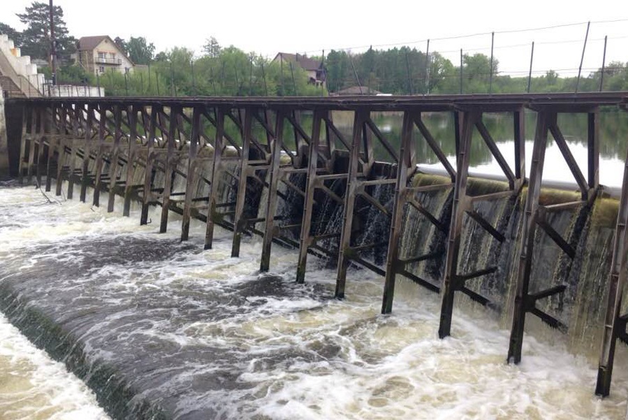 В Тамбове понижают уровень воды на реке Цна в Пригородном лесу  