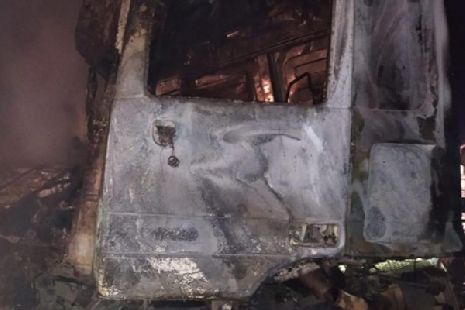 В Тамбовской области после столкновения загорелись две фуры