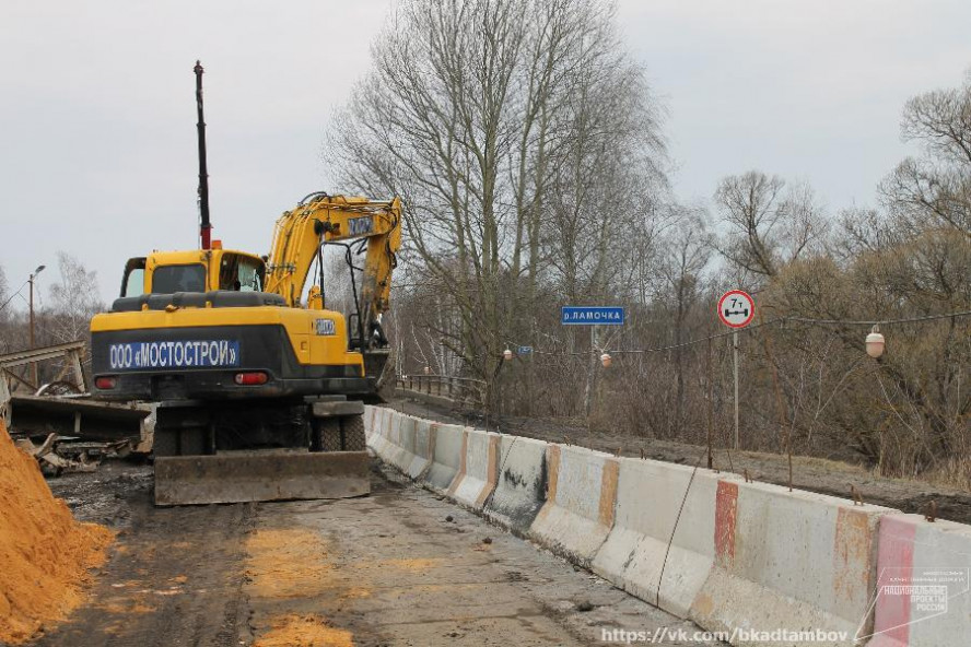 В Сосновском районе продолжают ремонтировать мосты через реку Ламочка