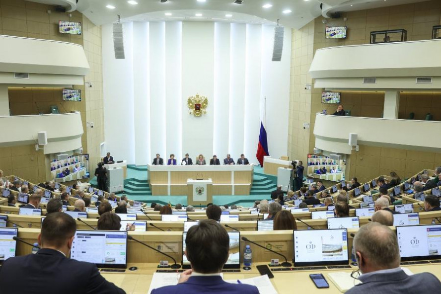 Совет Федерации рассмотрит закон об упрощении процедуры госзакупок