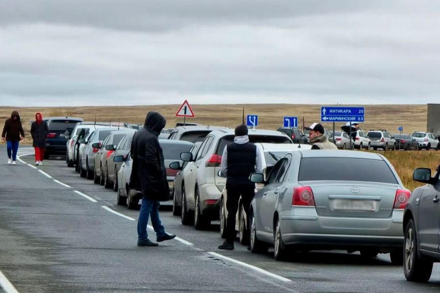 Депутаты предложили изымать брошенные на границе автомобили россиян