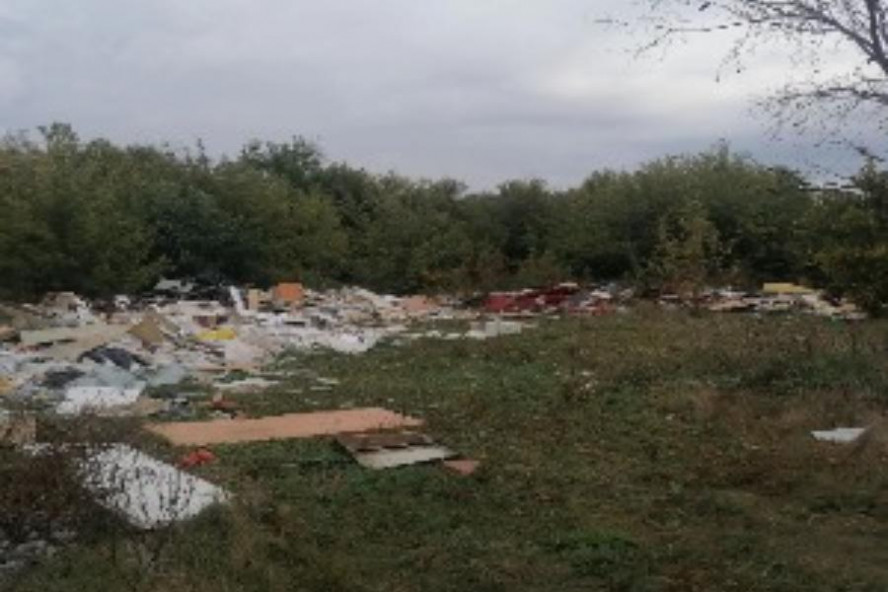 В Тамбовском округе на сельхозучастке выявлена свалка твёрдых бытовых отходов