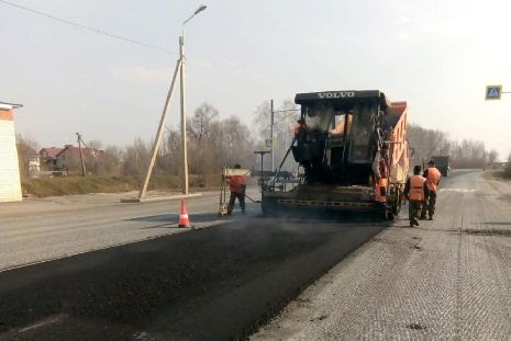 На автодороге "Тамбов-Котовск" начали укладывать выравнивающий слой