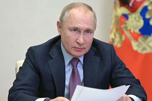 Владимир Путин поручил выплатить по 10 тысяч рублей прибывающим из Донбасса