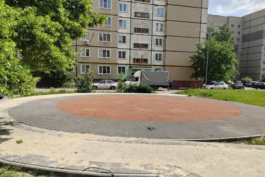 Ремонт пяти дворов в Тамбове подрядчик должен завершить до конца июля
