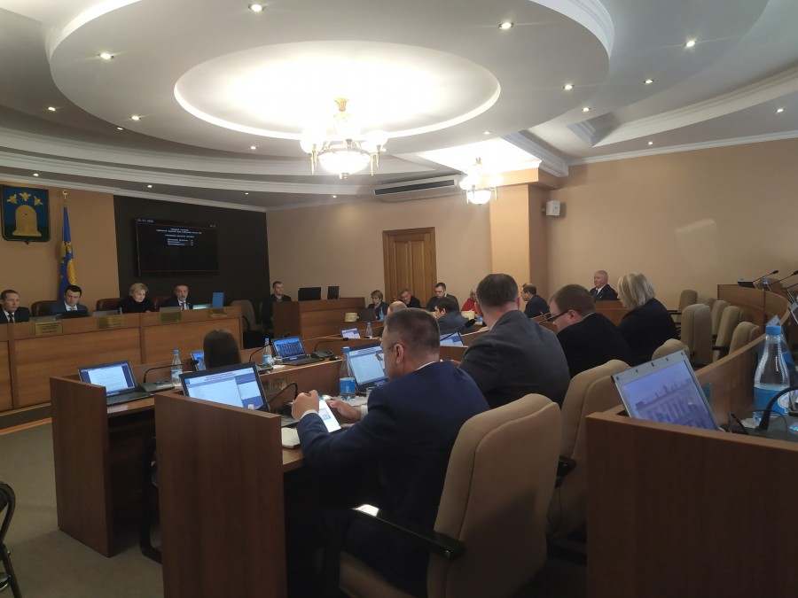 Депутаты гордумы обсудили выплату премий для чиновников