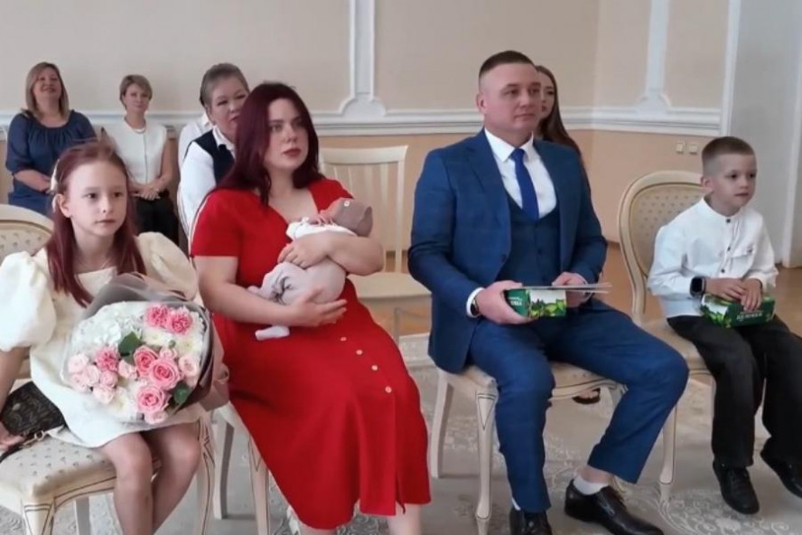 В Тамбове чествовали семью, в которой родился тысячный ребенок в городе в 2026 году